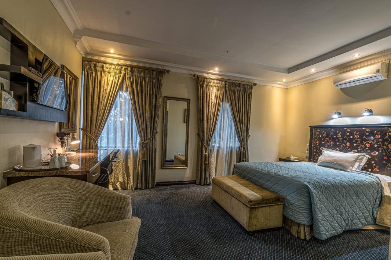 Constantia Manor Guest House Pretoria Exterior photo